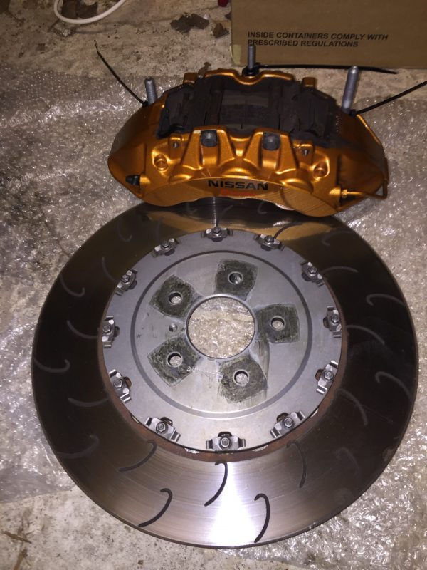 R35 dba brake kit - calipers, ap dics, ferodo pads, goodridge braided lines - Image 3