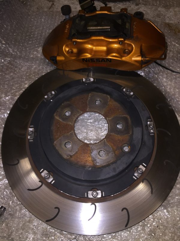R35 dba brake kit - calipers, ap dics, ferodo pads, goodridge braided lines - Image 4