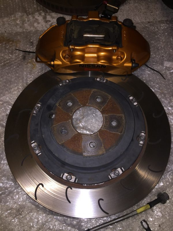 R35 dba brake kit - calipers, ap dics, ferodo pads, goodridge braided lines - Image 5