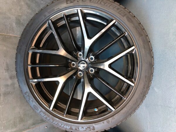 ORIGINAL NISSAN GT-R R35 WINTER WHEELS 20 INCHES - Image 4