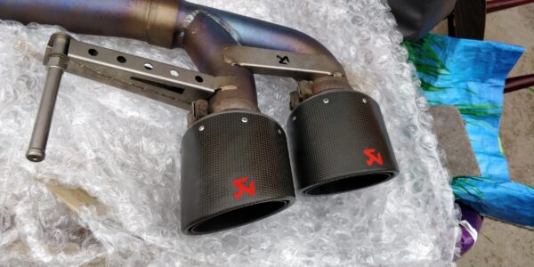 Nissan GTR Akropovic exhaust with carbon tips - Image 6