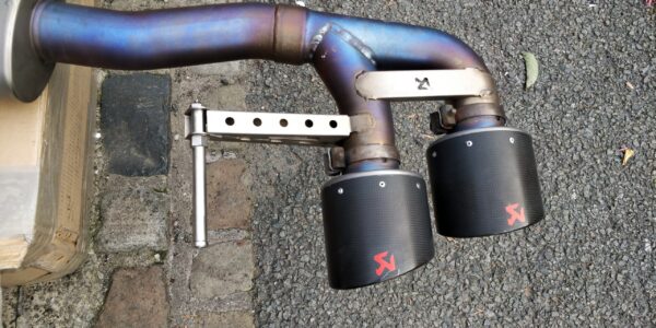 Nissan GTR Akropovic exhaust with carbon tips - Image 4