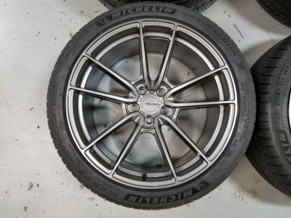 Mustang 20" Velgen VF5 wheels in Gunmetal finish  - Image 2