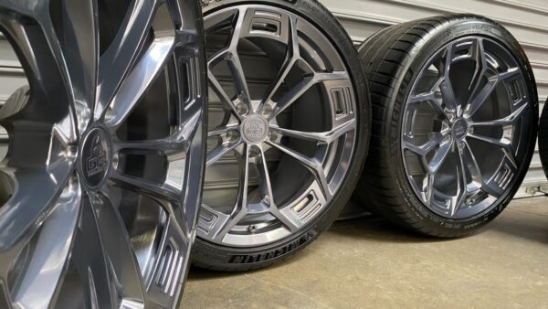 Mustang 20'' Project 6Gr Ten-D Fully Forged Polished Wheel And Tire - Image 3